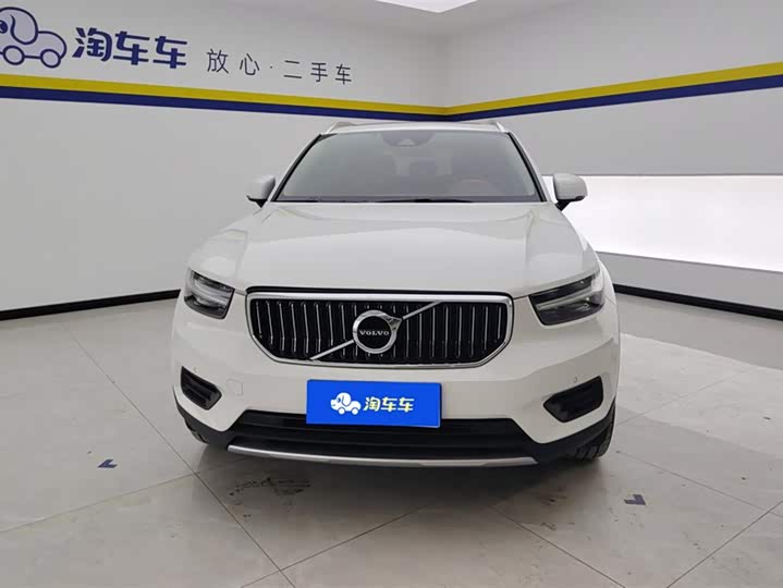 Фото 2 - Volvo XC40