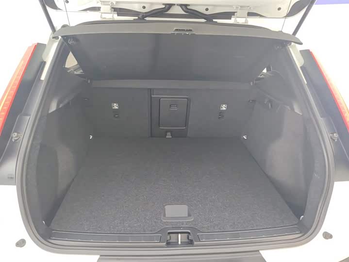 Фото 4 - Volvo XC40