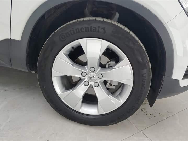 Фото 6 - Volvo XC40