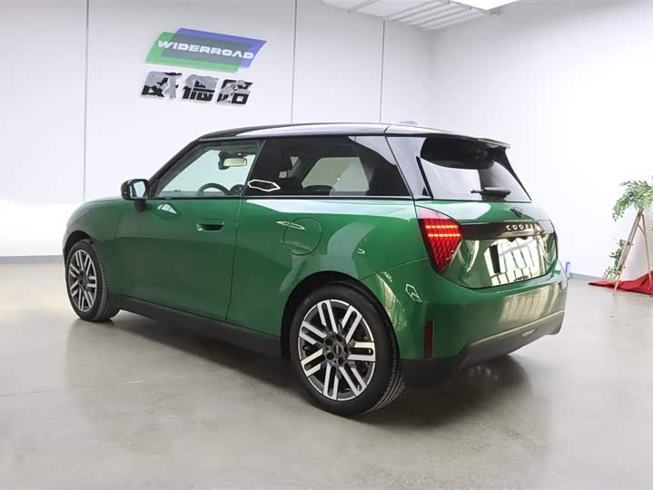 Photo 5 - Mini Cooper