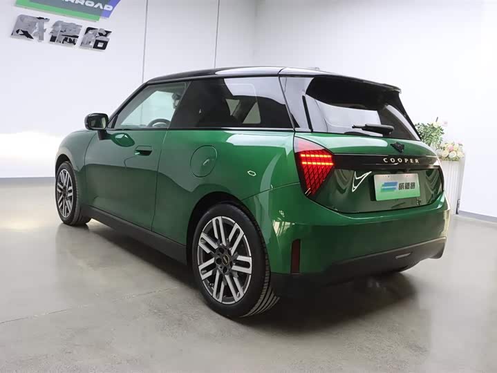 Photo 7 - Mini Cooper