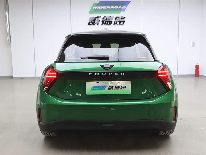 Photo 8 - Mini Cooper