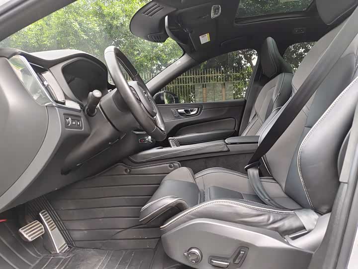 Фото 9 - Volvo XC60 Hybrid