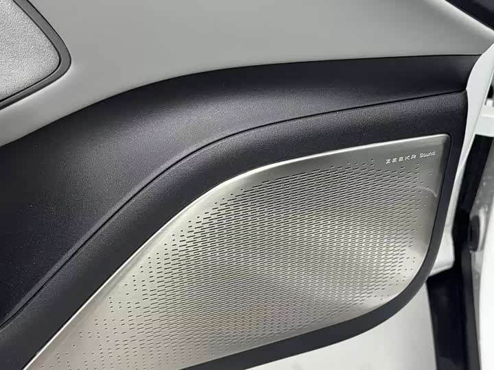 Фото 8 - Zeekr 007