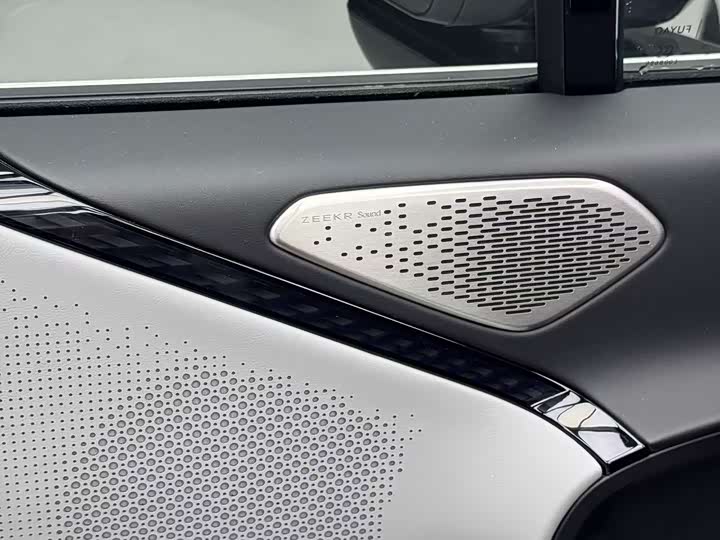 Фото 9 - Zeekr 007
