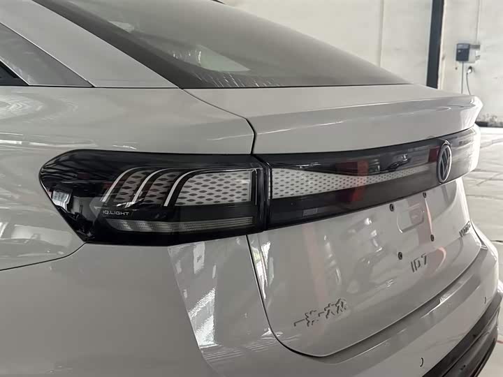 Photo 3 - Volkswagen ID.7 Vizzion