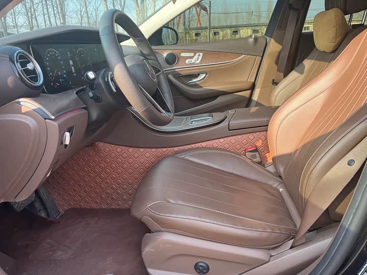 Фото 4 - Mercedes-Benz E-Class