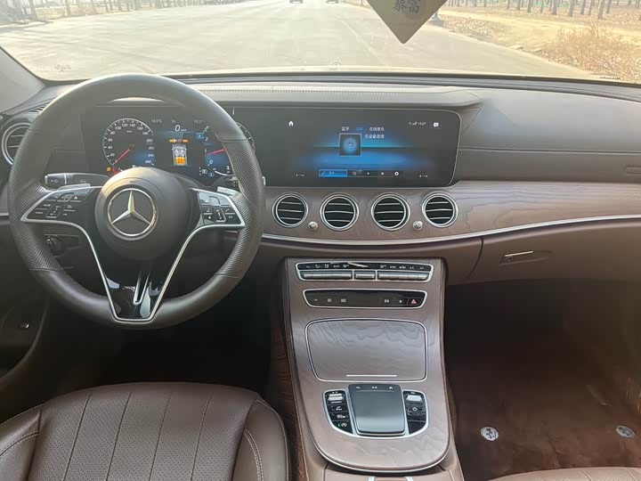 Фото 5 - Mercedes-Benz E-Class