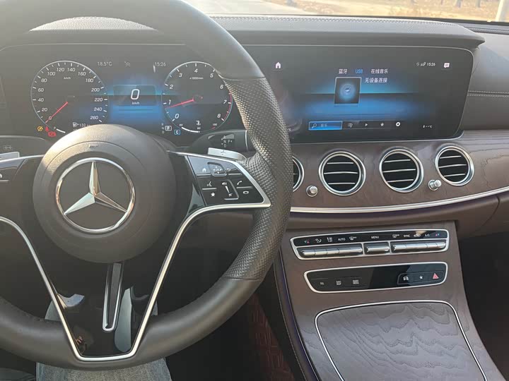 Фото 7 - Mercedes-Benz E-Class