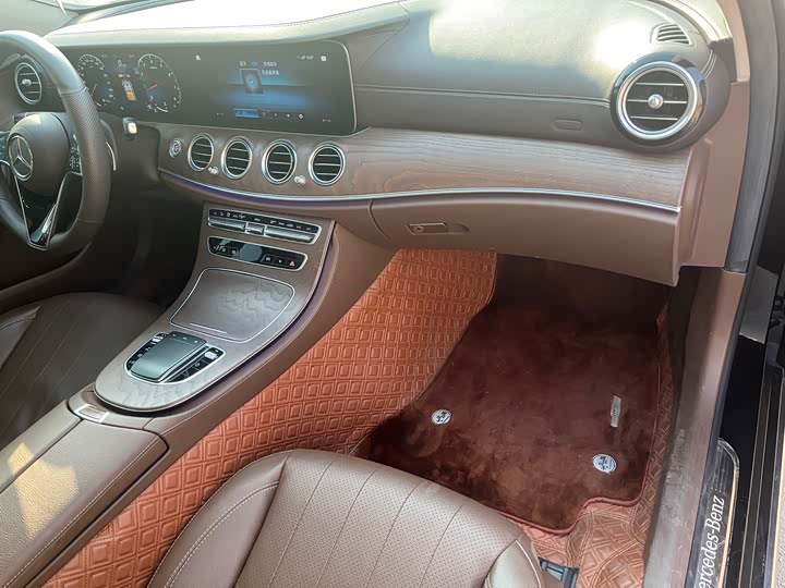 Фото 8 - Mercedes-Benz E-Class