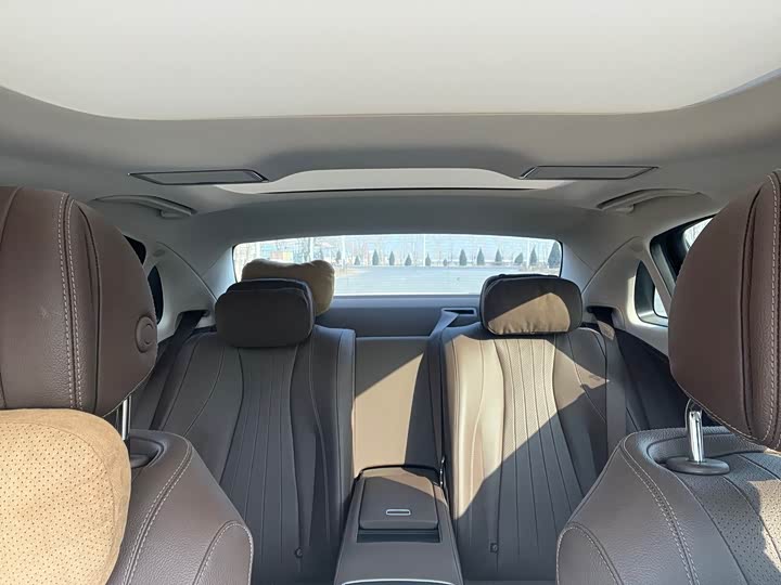 Фото 9 - Mercedes-Benz E-Class