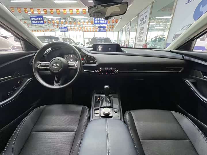 Фото 8 - Mazda CX-30