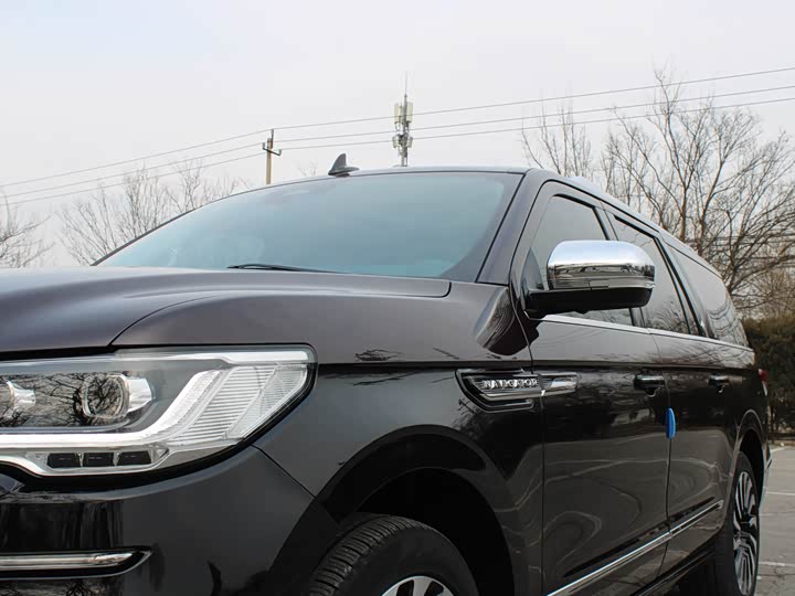 Фото 5 - Lincoln Navigator One