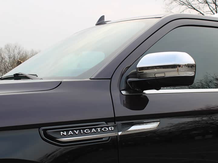 Фото 8 - Lincoln Navigator One