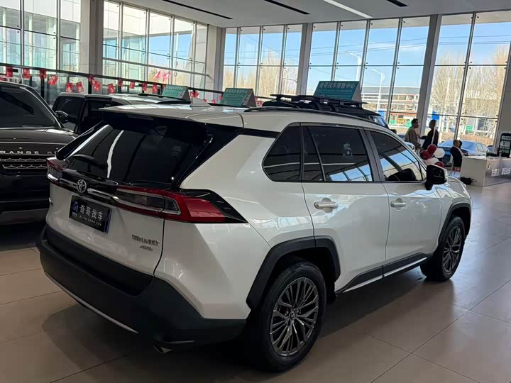 Фото 6 - Toyota Wildlander