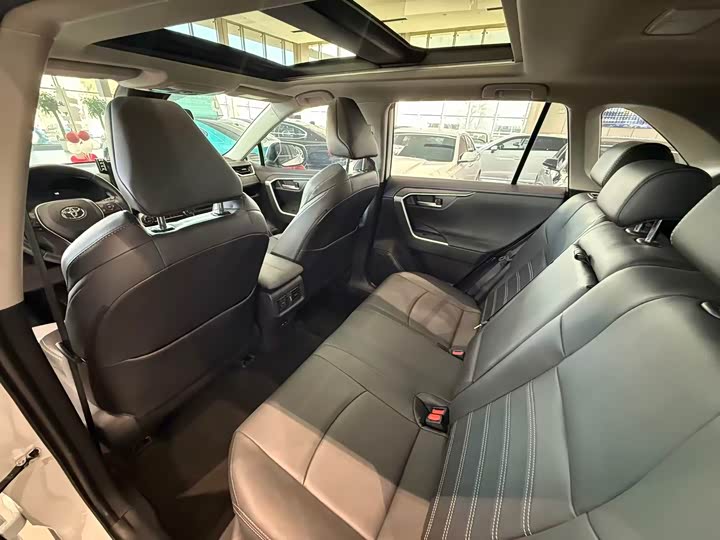 Фото 8 - Toyota Wildlander