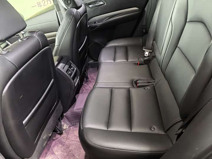 Фото 8 - Cadillac XT4