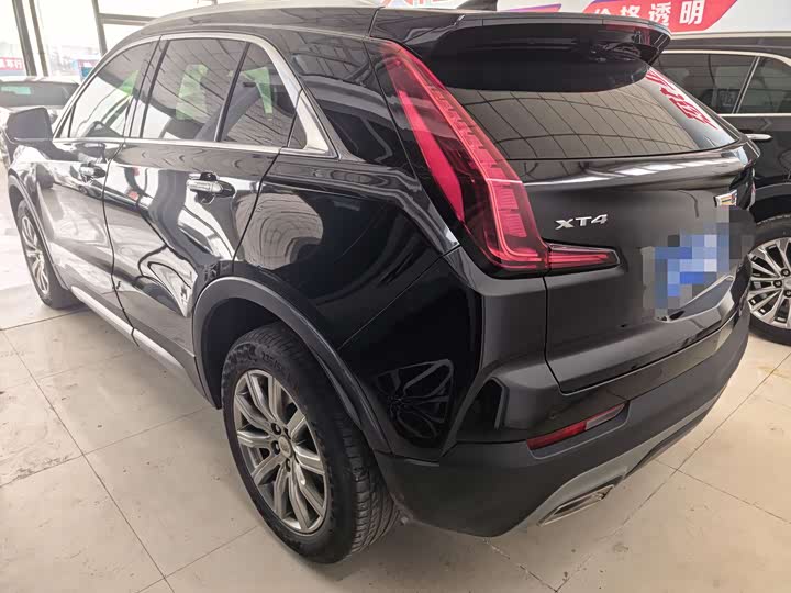 Фото 9 - Cadillac XT4