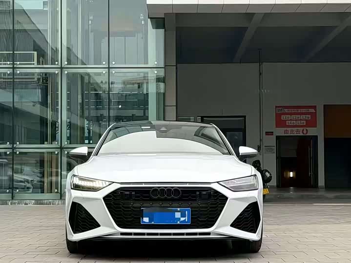 Фото 2 - Audi A7L