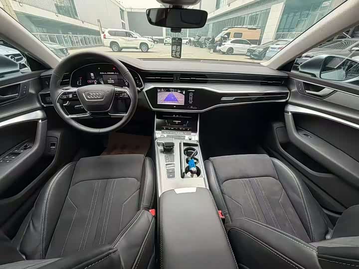 Фото 5 - Audi A7L
