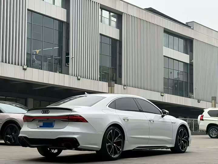 Фото 8 - Audi A7L