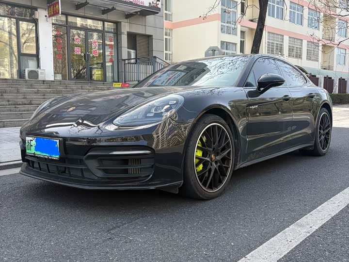 Фото 1 - Porsche Panamera Hybrid