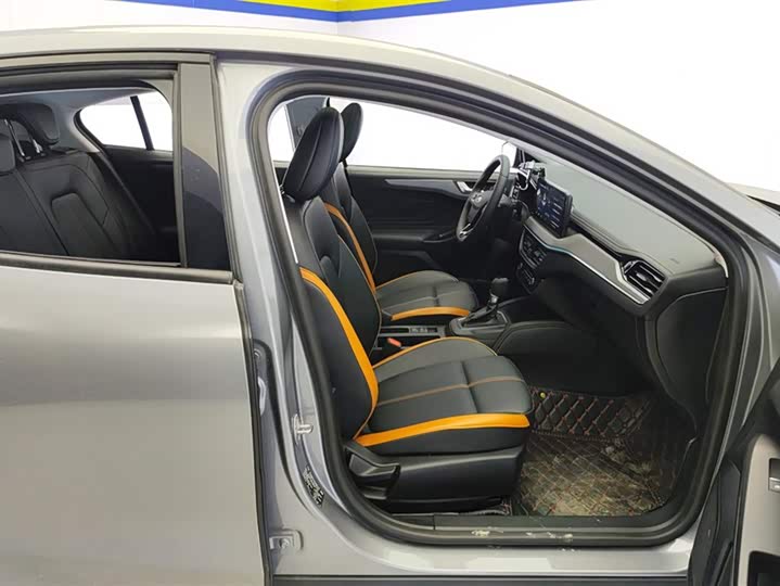 Photo 8 - Ford Focus