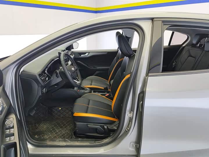 Photo 9 - Ford Focus