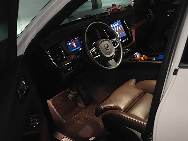 Фото 9 - Volvo XC60 Hybrid