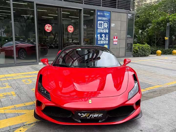 Фото 2 - Ferrari F8