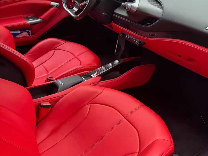 Фото 6 - Ferrari F8