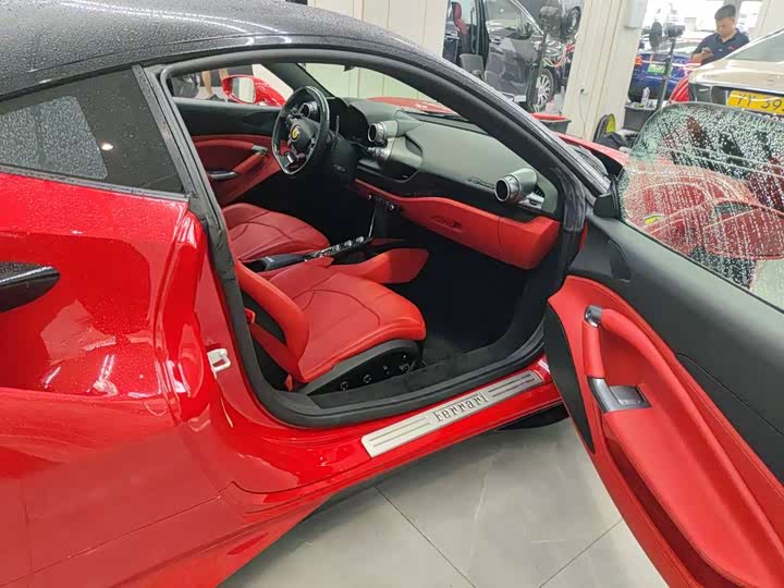 Фото 7 - Ferrari F8