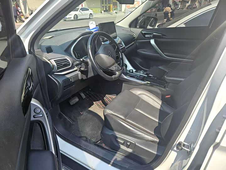 Фото 3 - Mitsubishi Eclipse Cross