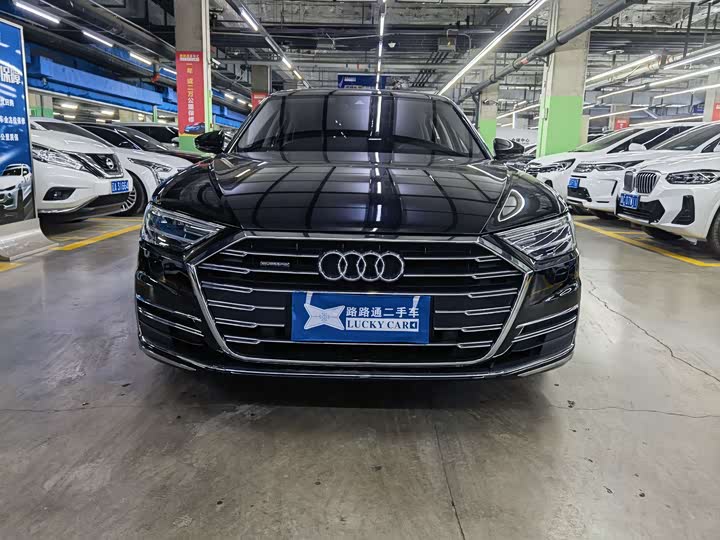 Фото 2 - Audi A8