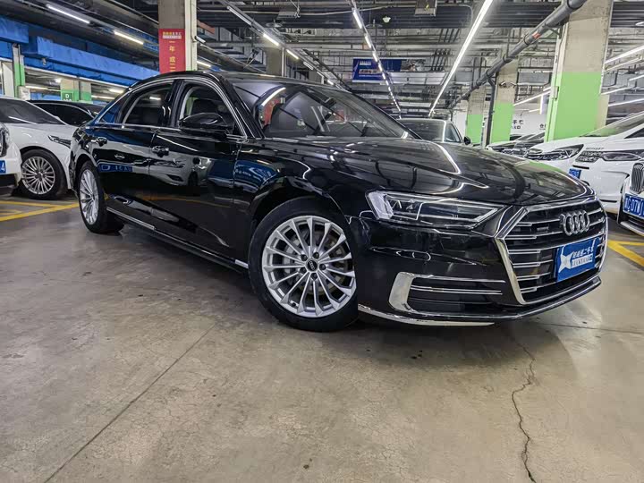 Фото 3 - Audi A8