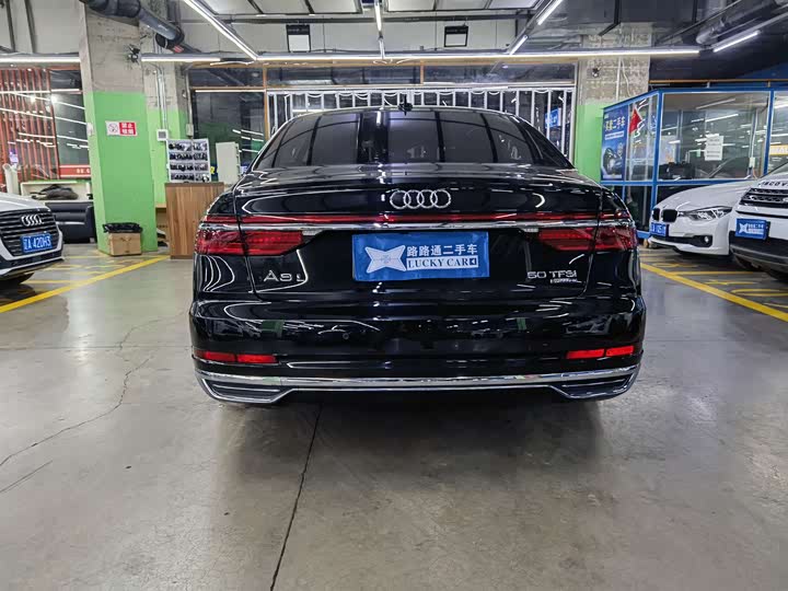 Фото 5 - Audi A8
