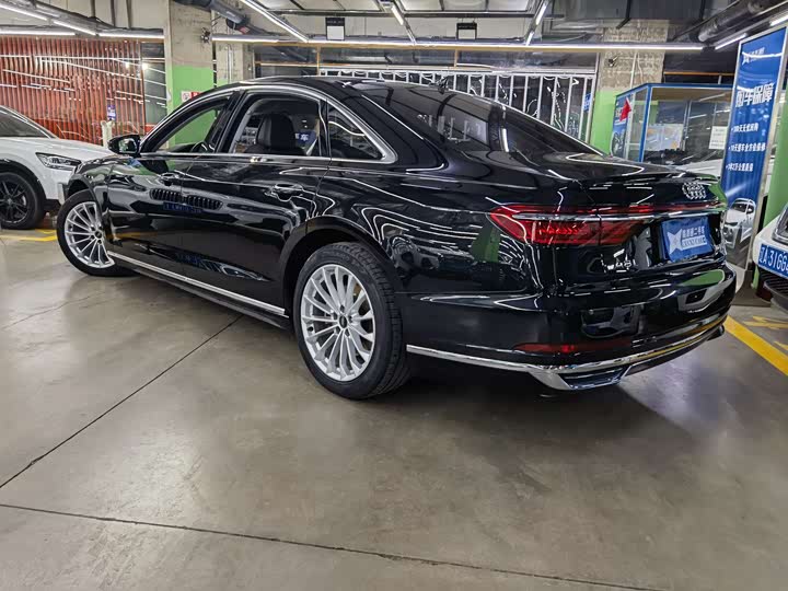 Фото 6 - Audi A8