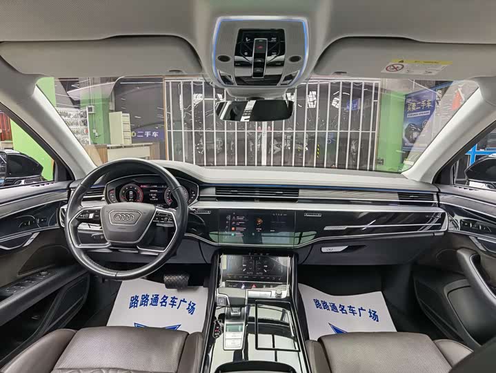 Фото 7 - Audi A8