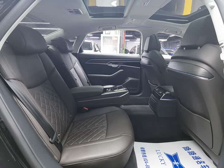 Фото 9 - Audi A8