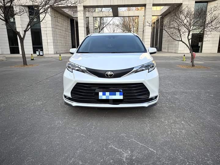 Фото 2 - Toyota Sienna
