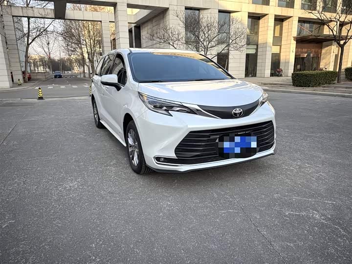 Фото 3 - Toyota Sienna