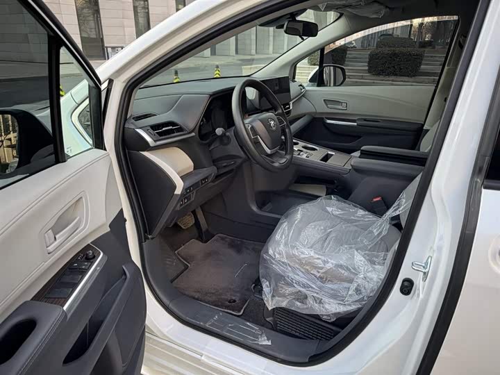 Фото 4 - Toyota Sienna