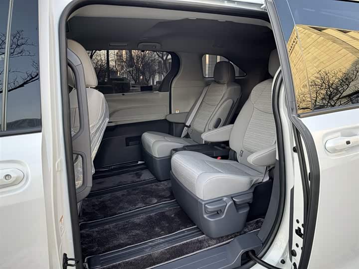 Фото 6 - Toyota Sienna