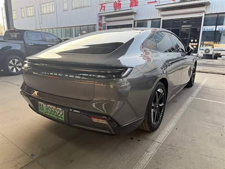 Photo 4 - Geely Galaxy E8