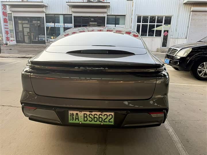 Photo 5 - Geely Galaxy E8