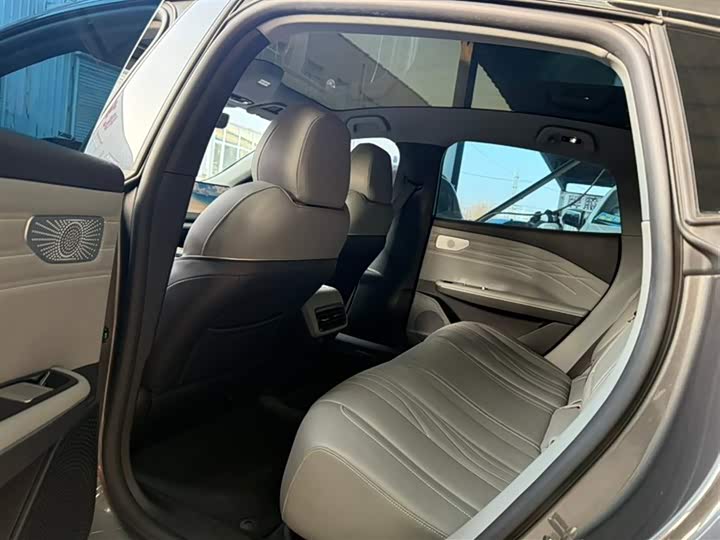 Photo 7 - Geely Galaxy E8