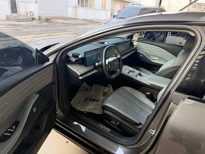 Photo 9 - Geely Galaxy E8