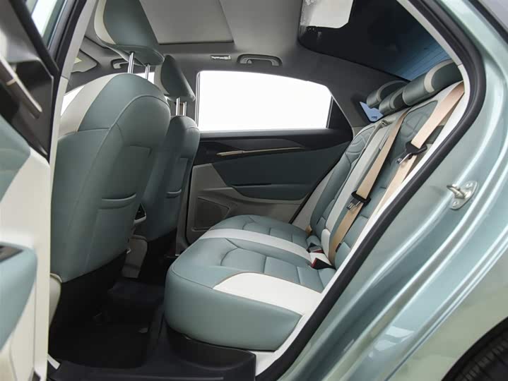 Фото 7 - Geely Geometry G6