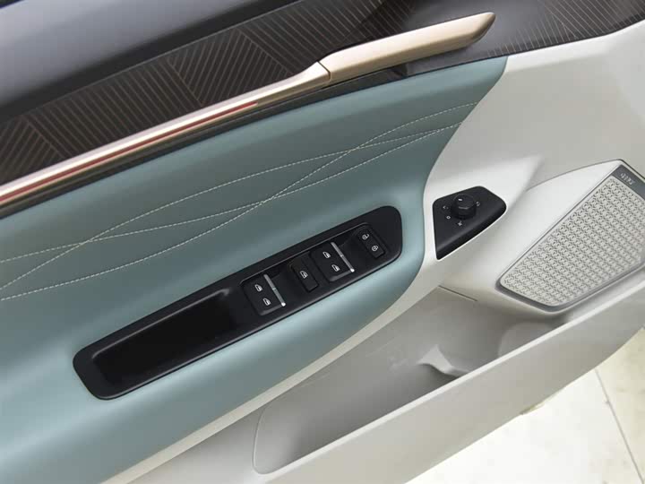 Фото 8 - Geely Geometry G6