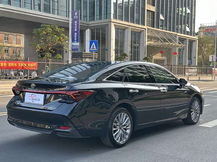 Фото 4 - Toyota Avalon